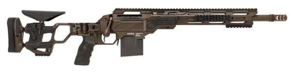 Modernes, braunes Präzisionsgewehr mit Chassis-System und Magazin auf weißem Hintergrund