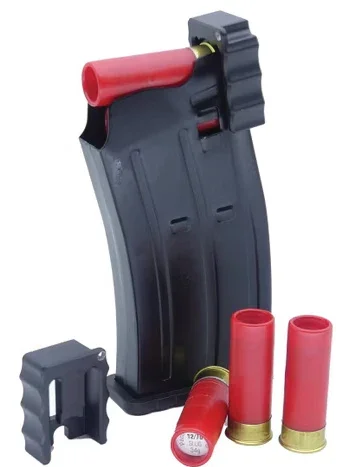 Magloader Kit für Schrotpatronen, schwarzes Ladegerät und rote Patronen auf weißem Hintergrund