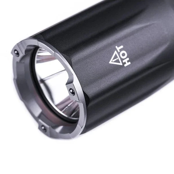 NEXTORCH TA30S LED Taschenlampe mit Nano-Keramik Glasbrecher, Nahaufnahme.
