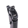Detailansicht NEXTORCH LED-Taschenlampe mit offenem USB-C Ladeanschluss, schwarze Ausführung