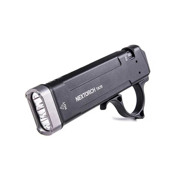 NEXTORCH TA70 taktische LED-Taschenlampe mit Griff, vier LEDs, schwarz, auf weißem Hintergrund