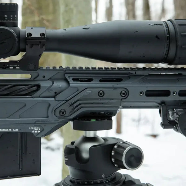 Stativadapter für Präzisionsgewehr, montiert auf Kugelkopf, Detailaufnahme Outdoor