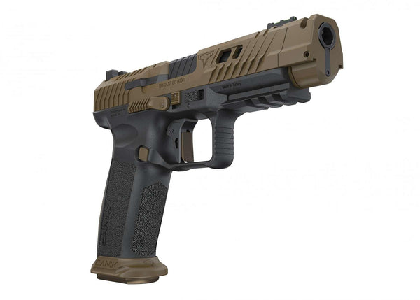 TTI Combat Pistole mit tan-schwarzem Design, strukturierter Griff, seitliche Markierungen sichtbar