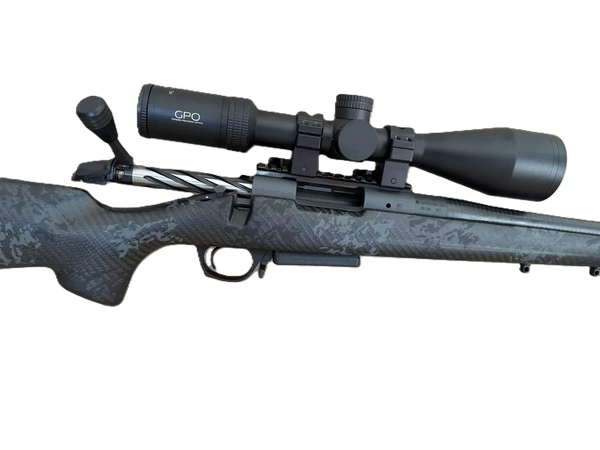 Bergara4 Repetierbüchse mit GPO Zielfernrohr, graues Tarnmuster, detaillierte Ansicht