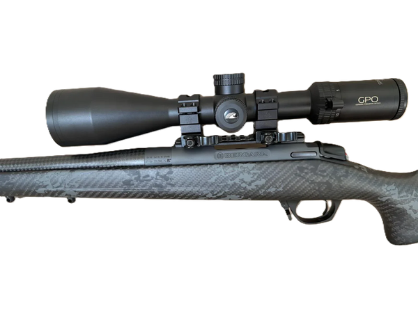 Bergara Jagdgewehr mit Zielfernrohr, Carbon-Laufl und Camouflage-Design
