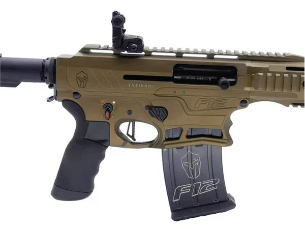 Typhoon F12 Maxi Bronze IPSC4 Selbstladeflinte, seitliche Ansicht, taktisches Design