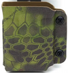 Kryptek Camouflage Holster mit grün-braunem Tarnmuster und zwei Befestigungsschrauben