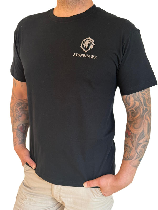 STONEHAWK T-Shirt – Präzision & Leidenschaft
